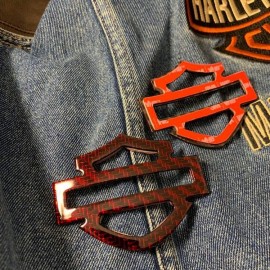Red carbon tank emblems for Harley